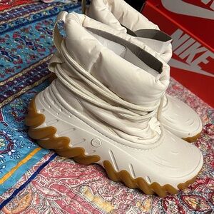 Crocs Echo Cream and Tan High-Top thermal Boots